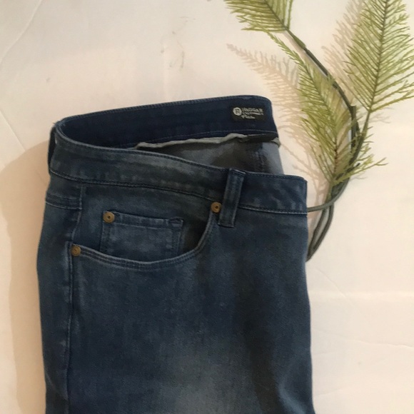 “HAGGAR” Petite Ladies Denim Jeans. - Picture 11 of 14